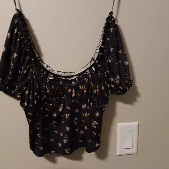 Urban Outfitters Black Floral Off-Shoulder Crop Blouse - Picture 7 of 11